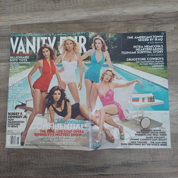 May 2005 Vanity Fair Magazine Desperate Housewives Cover - Picture 2 of 15